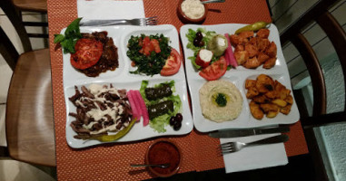 Aux Saveurs Du Liban food