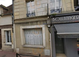 Boulangerie Lilou outside