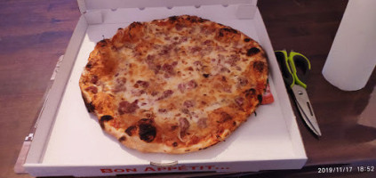 Sain Bel Pizza food