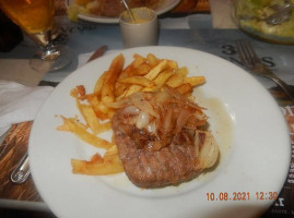 Cafe Aux Trois Moulins food