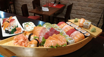 A La Brie Des Sushis food