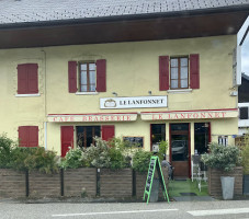 Le Lanfonnet outside