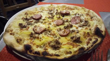 Le Local A Pizzas food