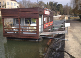 Le Bateau A Pizza food