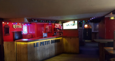 Le Petit Danois inside