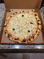 Delice Pizza food