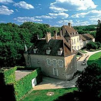 Chateau De Vault-de-lugny outside