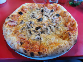 Favolsa Pizza food