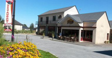 Hotel Restaurant "La Creperie Du Chateau" outside