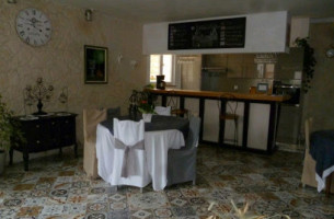 Le Relais De Montigny inside