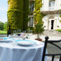 Les Tourelles Château D'apigné food