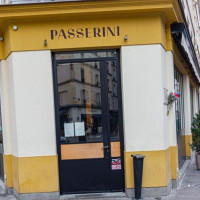 Passerini outside