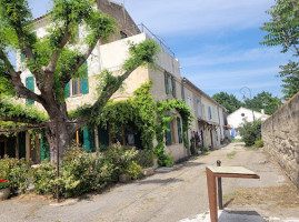 L'abbaye De Franquevaux outside