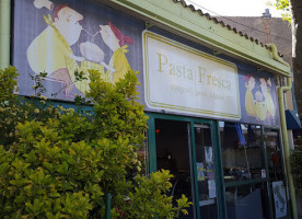 Pasta Fresca outside