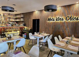 Mets Vins Chics Eze Village inside