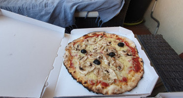 Pizza Lezard food