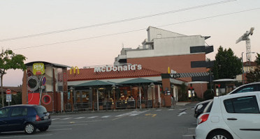 Mcdonald's outside