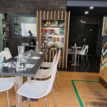 Côté Sushi Vaugirard Dentro