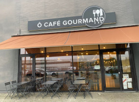 O Cafe Gourmand inside