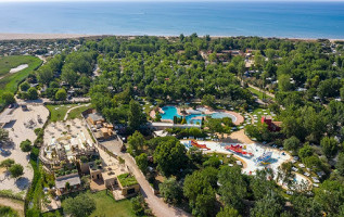 Bar Restaurant Camping Le Serignan Plage Lou Pas D'hoc outside