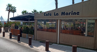 La Marine outside