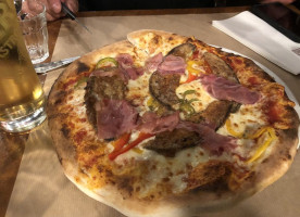 Pizza Vesuvio food