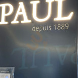 Paul À l'intérieur