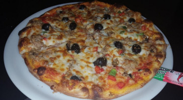 La Rogina Pizza food