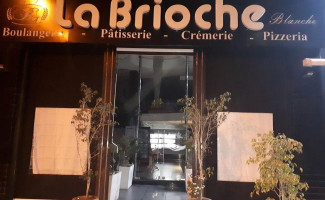 La Brioche Blanche Boulangerie Pâtisserie Crèmerie Pizzeria inside