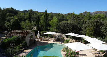 La Bastide D'eygalieres outside