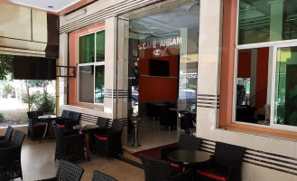 Café Ahram inside