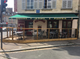 La PLACE - Brasserie Pizzeria inside