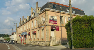 Hotel de champagne outside