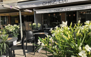 Chez Lui outside