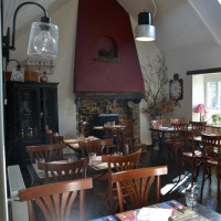 L'atelier Bistrot inside