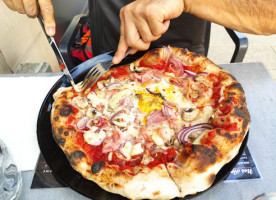 Pizza Au Feu De Bois food