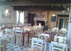 Auberge De Nouic inside