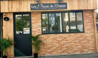 Les Pizzas Du Bassin outside