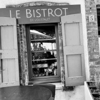 Bistrot De L'oustalet inside