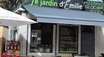 Le Jardin D'emilie outside