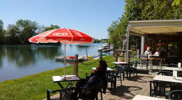 Les Quais De Taillebourg food