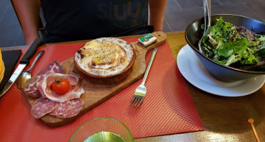 Pizzeria Dou Luberoun food