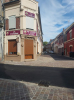 La Taverne De Peyroche outside