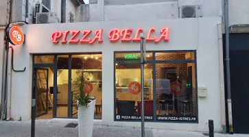 Pizza Bella outside