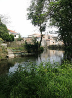 Aire De Loisirs De Pons food