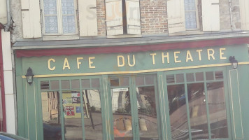 Cafe Du Theatre outside