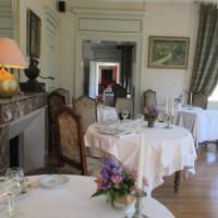 Hostellerie Du Château Des Monthairons food