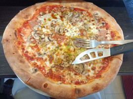 Pizza Delambre food