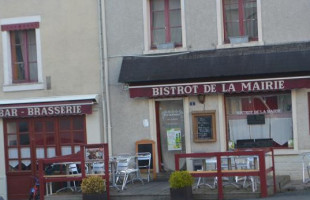 Le Bistrot De La Mairie inside