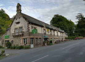 Le Vieux Moulin outside